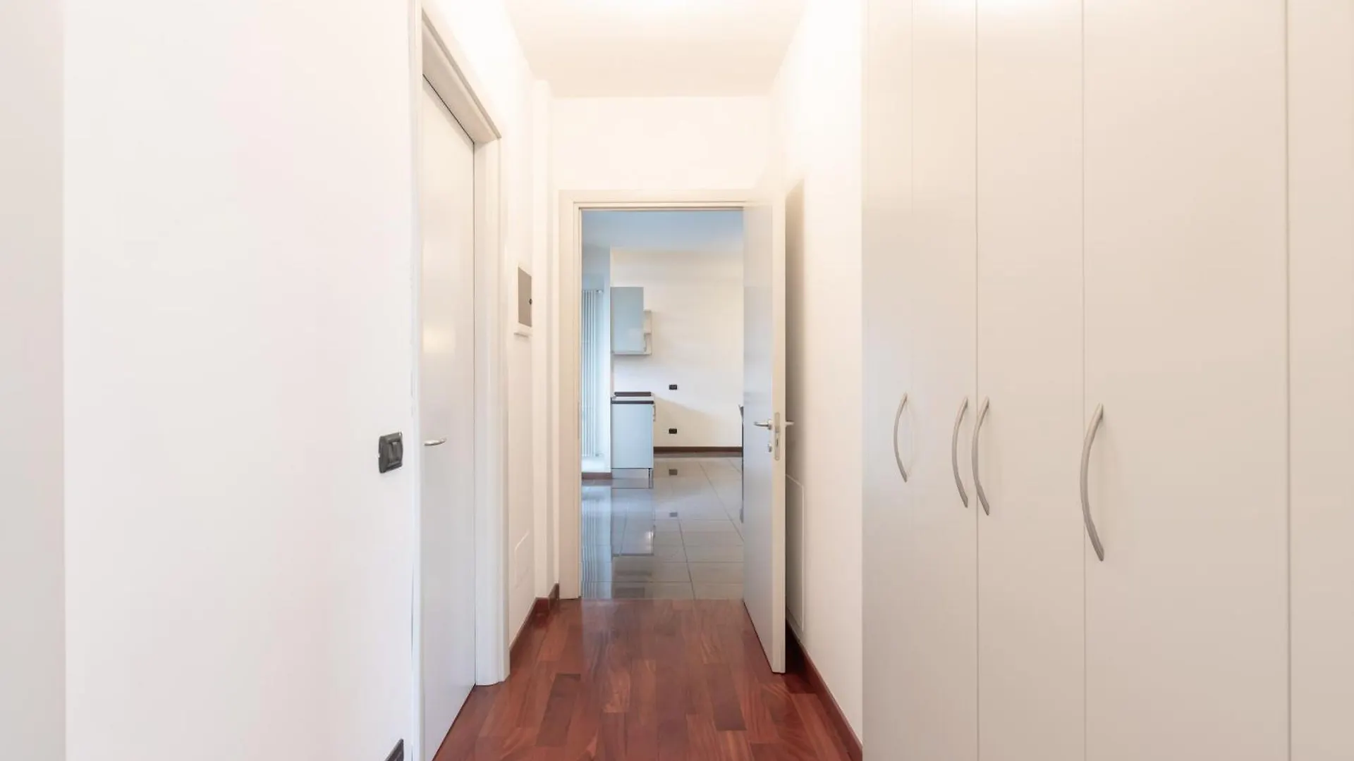 Bright Two Bedrooms Apartment With Terrace Zanuso - Mirable Pm Milan Italy