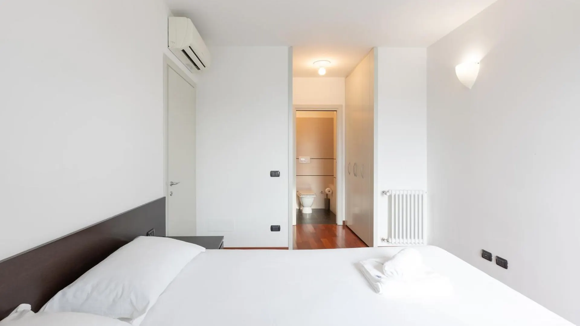 Bright Two Bedrooms Apartment With Terrace Zanuso - Mirable Pm Milan