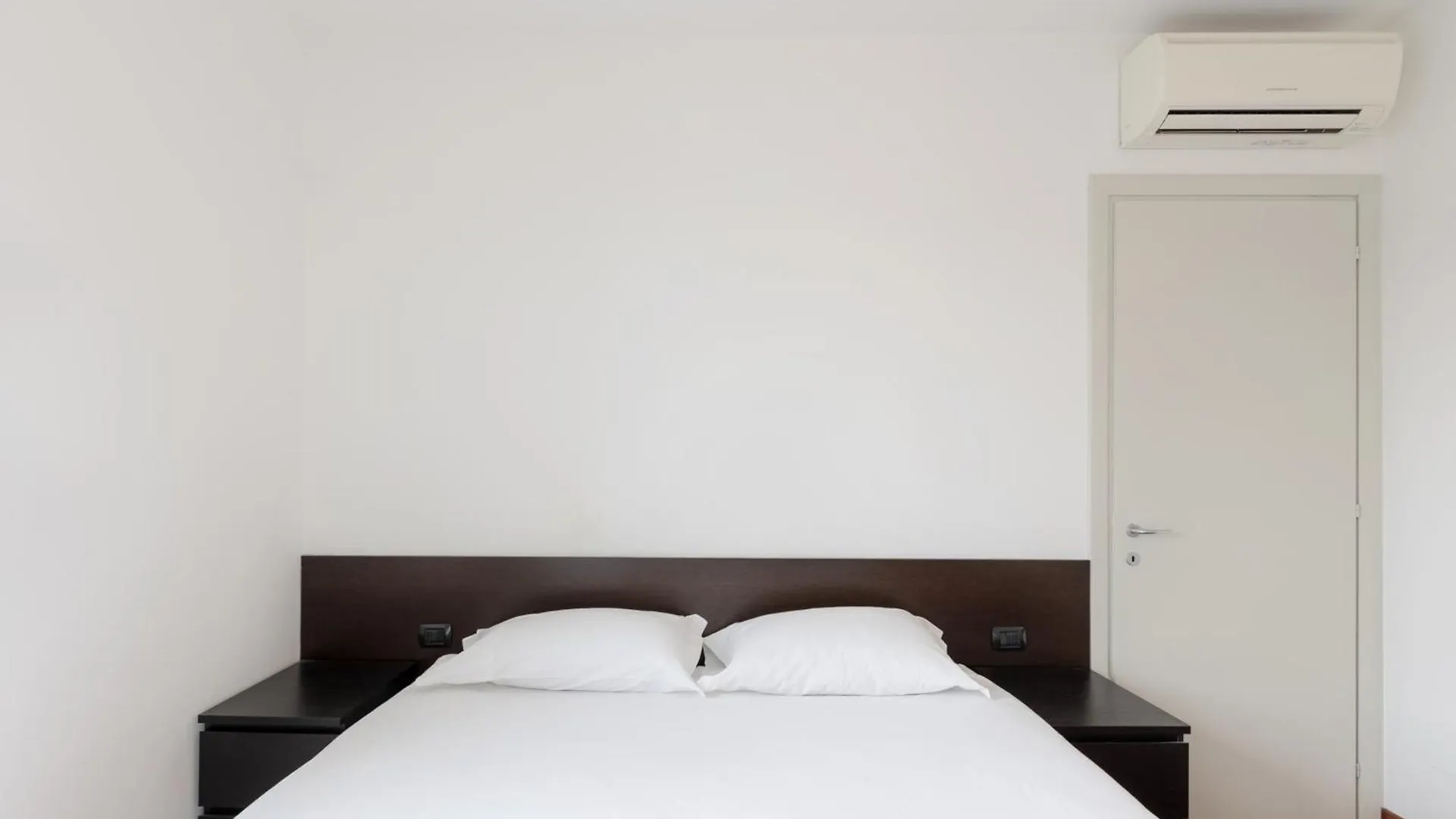 Bright Two Bedrooms Apartment With Terrace Zanuso - Mirable Pm Milan Italy