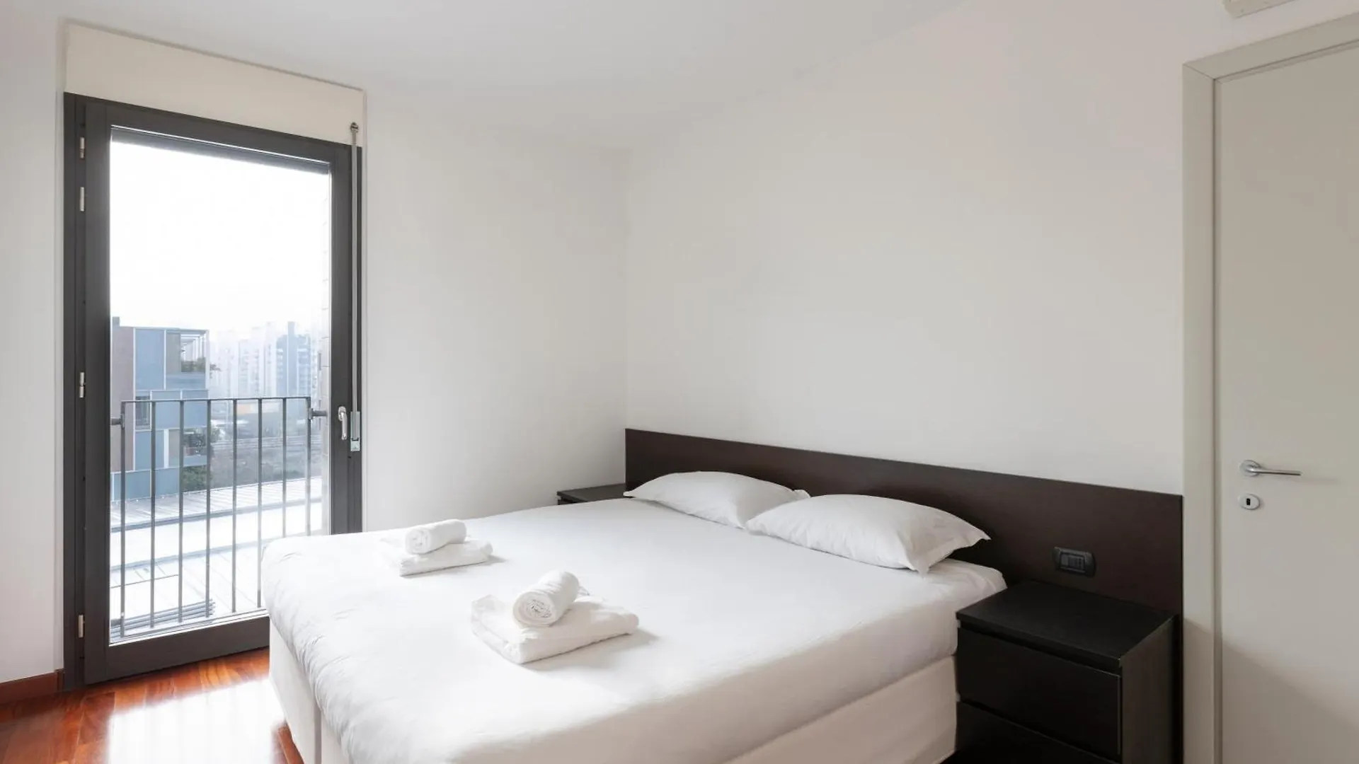 Bright Two Bedrooms Apartment With Terrace Zanuso - Mirable Pm Milan Italy