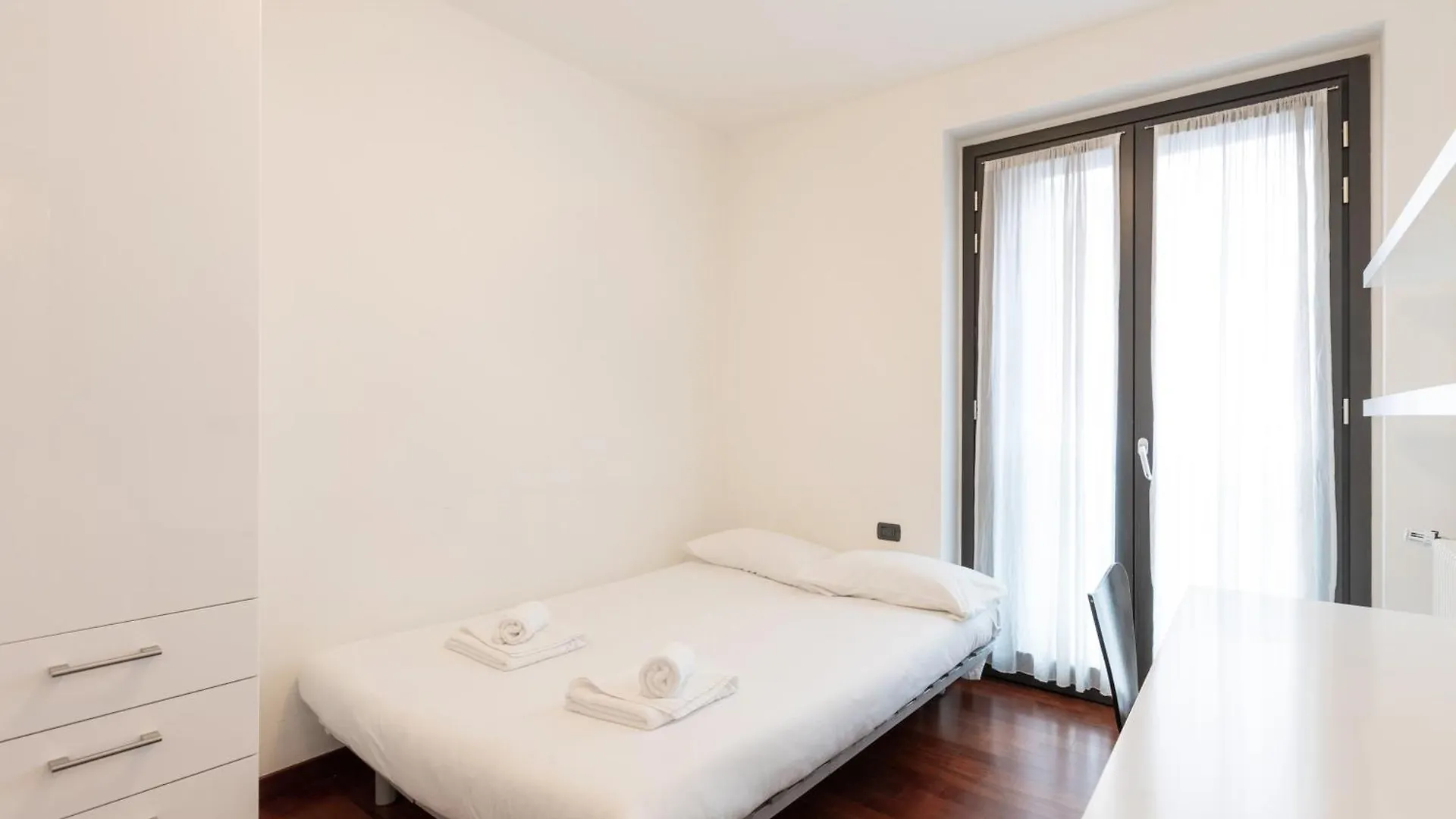 Bright Two Bedrooms Apartment With Terrace Zanuso - Mirable Pm Milan